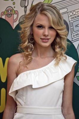 Taylor Swift in white dress