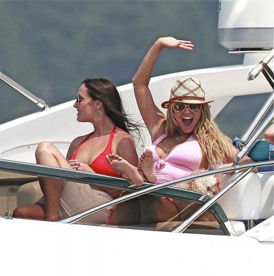 Jessica Simpson with friends