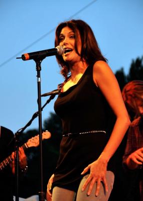 Teri Hatcher at concert