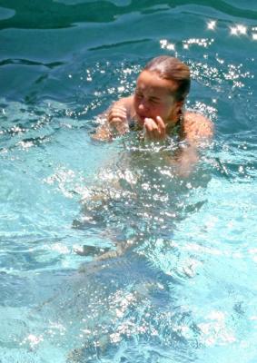 Hayden Panettiere in pool