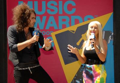 Christina Aguilera singing in live