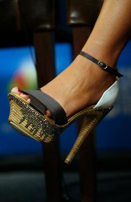 Alicia Keys wearing heels