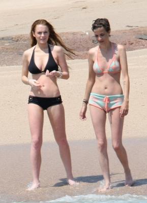 Lindsay Lohan showing off hot body