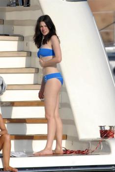 anne%20hathaway%2029 thumb Anne Hathaway Hot in a Bikini