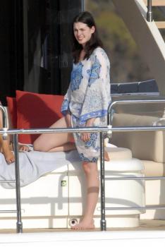 anne%20hathaway%2056 thumb Anne Hathaway Hot in a Bikini