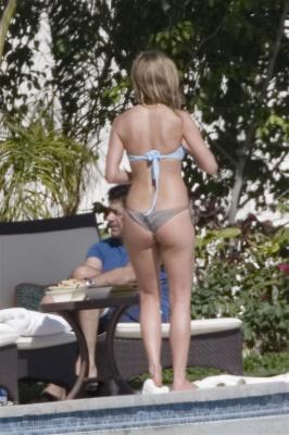 Jennifer Aniston Bikini 25.jpg