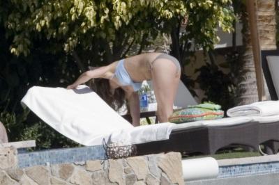 Jennifer Aniston Bikini 7.jpg