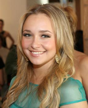 Hayden_Panettiere_Crispin_and_Basilio_Fall_1.jpg
