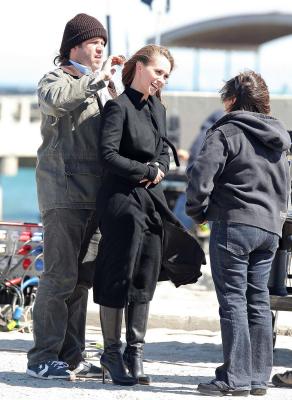 Jennifer Love Hewitt filming Ghost Whisperer