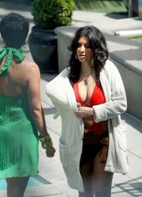 Kim Kardashian 7.jpg