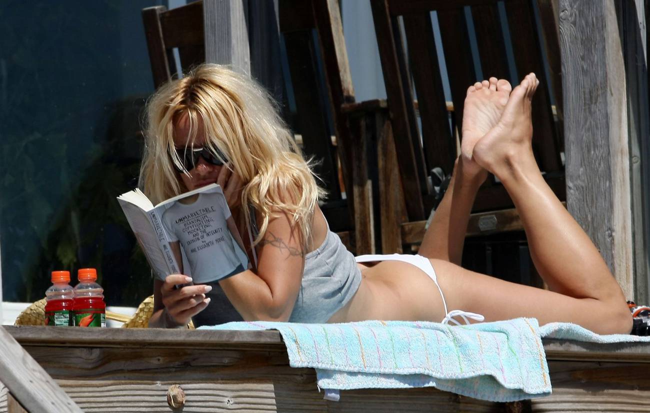 Pamela Anderson ass