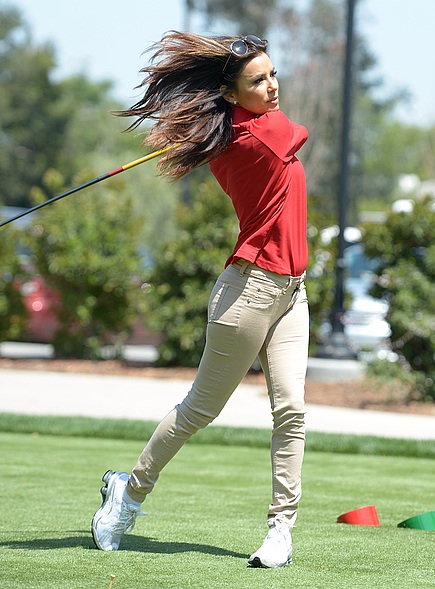 Sexy Eva Longoria makes golf look good
