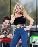 Jessica Simpson in jeans