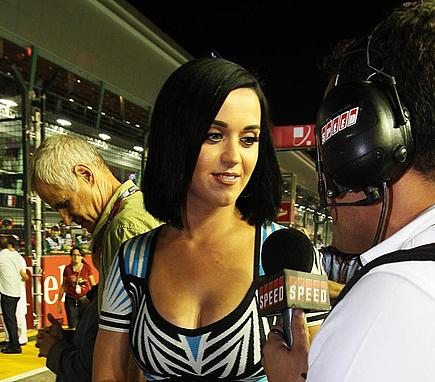 Celebrity Pictures on Katy Perry And Her Cleavage In Singapore   Hq Celebrity