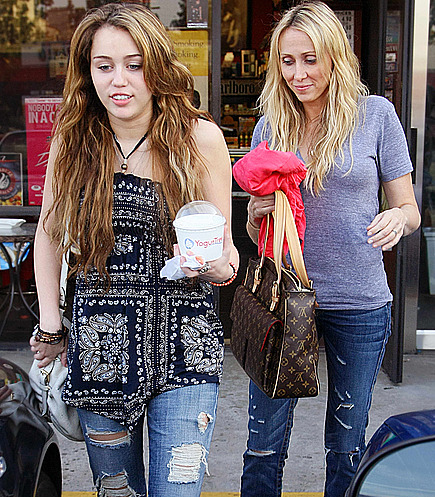 Miley Cyrus with her Mother