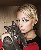 Nicole Richie posing with a cat