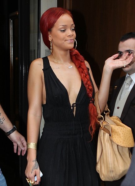 rihanna vma dress. tn rihanna 1 Rihanna shocks