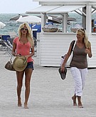 Victoria Silvstedt with a friend