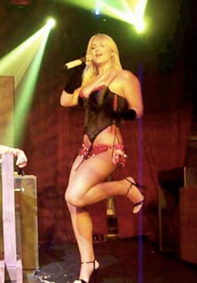 Brooke Hogan performing