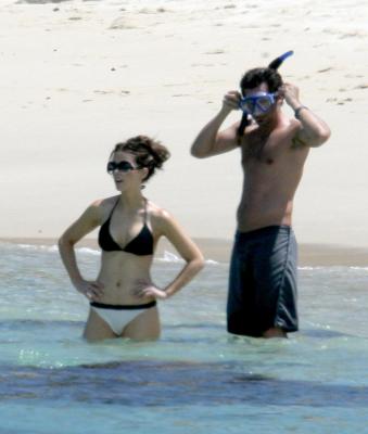 Kate Beckinsale in bikini