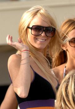 Lindsay Lohan Cleavage 10.jpg