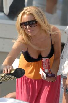 Lindsay Lohan Cleavage 3.jpg