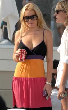 Lindsay Lohan Cleavage 8.jpg