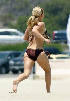 Hayden Panettiere Bikini 24.JPG