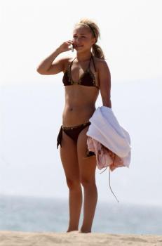 Hayden Panettiere Bikini 2.jpg
