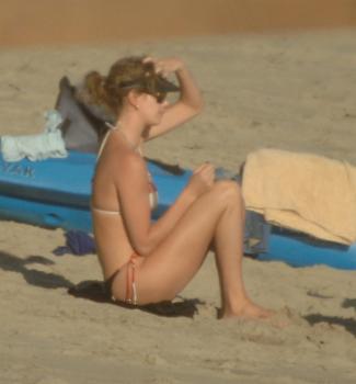 Charlize Theron Bikini Beach14.jpg