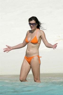 Elizabeth Hurley Bikini 5.jpg