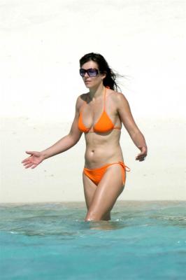 Elizabeth Hurley Bikini 6.jpg