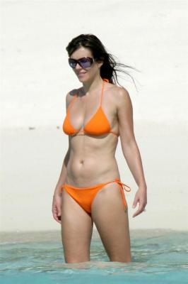 Elizabeth Hurley Bikini 7.jpg