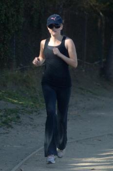Reese Witherspoon Jogging2.jpg