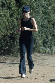 Reese Witherspoon Jogging3.jpg
