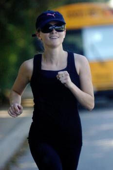 Reese Witherspoon Jogging4.jpg