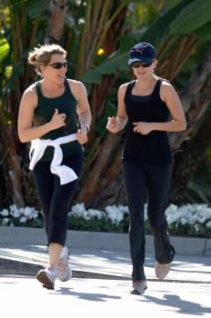 Reese Witherspoon Jogging7.jpg