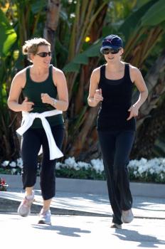 Reese Witherspoon Jogging8.jpg