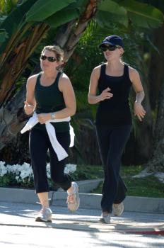 Reese Witherspoon Jogging9.jpg