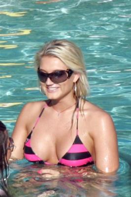 Brooke Hogan Bikini 10.jpg