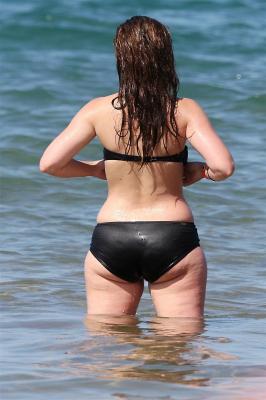 Jennifer Love Hewitt Bikini 10.jpg