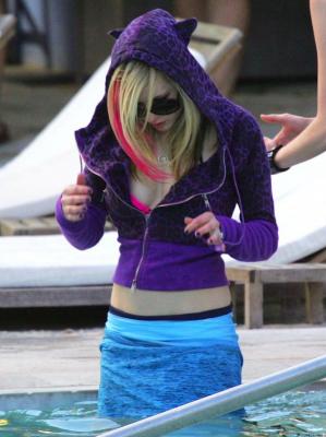 Avril Lavigne in Bikini 16.jpg