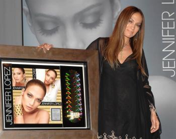 Jennifer_Lopez_Receives_Golden_Disc_4.jpg