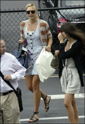 Maria Sharapova shopping in Miamig