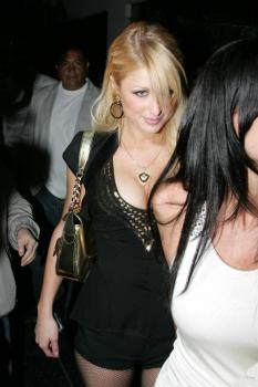 Paris_Hilton_graces_Parc_in_Hollywood_with_her_presence_8.jpg